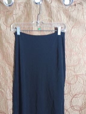 GAP Black Midi Skirt - Smooth Straight Silhouette